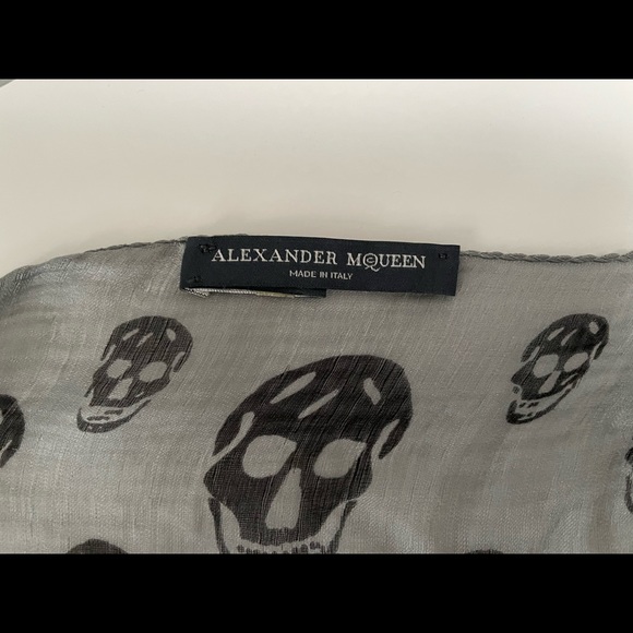 Alexander McQueen 100% Silk Black and Grey Skull Scarf - Picture 3 of 6